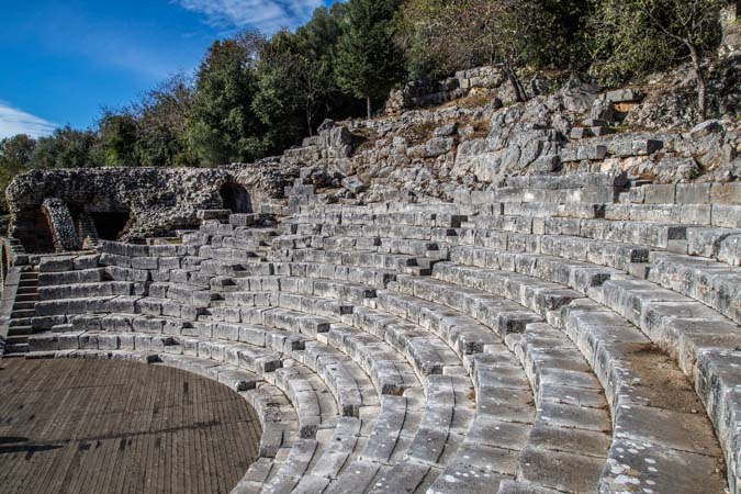Albania, riviera albanesa, yacimiento arqueológico de Butrint (Buthrotum): teatro romano