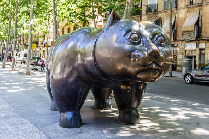 El Raval, Barcelona, Cataluña, España: el Gato de Botero en la Rambla del Raval. Obra de Fernando Botero, famoso escultor colombiano