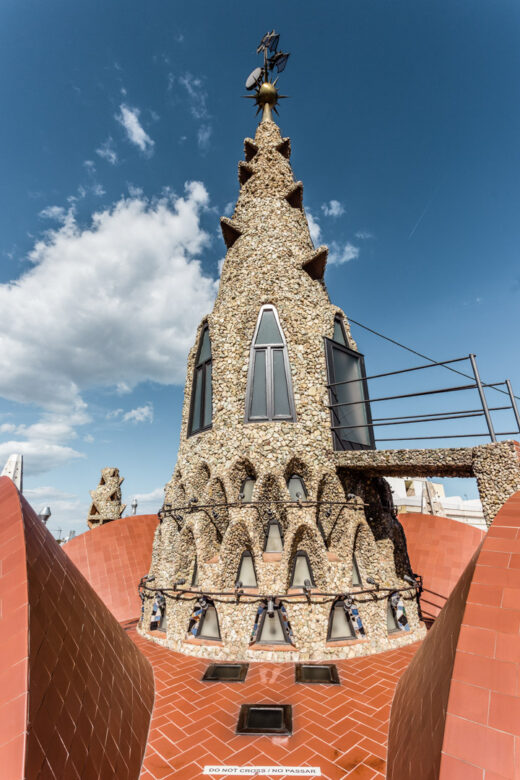barcelona spain palau guell gaudi azotea aguja cupula - Barcelona's art nouveau tour: Gaudí and more - Drive me Foody