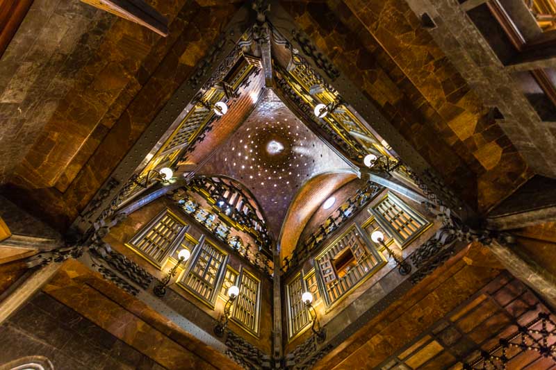 barcelona spain palau guell gaudi cupula - Barcelona's art nouveau tour: Gaudí and more - Drive me Foody