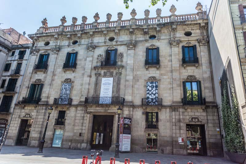Barcelona, Cataluña, España: Palacio de la Virreina, en La Rambla. Uno de los mejores ejemplos de arquitectura barroca en Barcelona