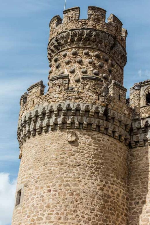 Castillo de Manzanares el Real, Madrid, España. Castillo de estilo gótico tardío isabelino (s. XV). Torre circular del Castillo de Manzanares el Real