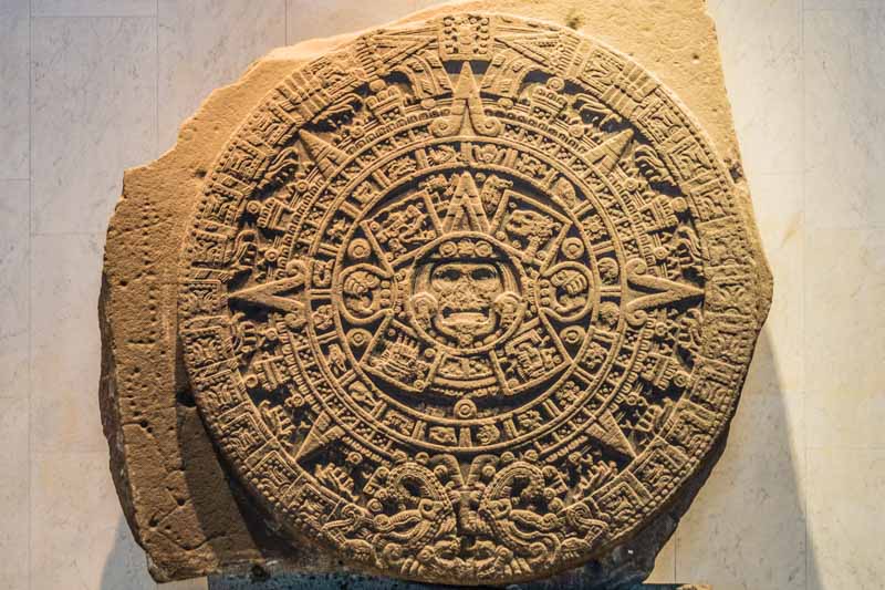 Ciudad de México, Museo Nacional de Antropología: Piedra del Sol, una de más famosas piezas mexicas (aztecas), hallada en el recinto ceremonial de Tenochtitlan, cerca del Templo Mayor