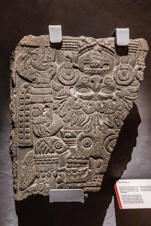 Ciudad de México, centro histórico: Museo del Templo Mayor, relieve Tlaltecuhtli. Piedra con relieves mexica (azteca) que representa al señor de la tierra