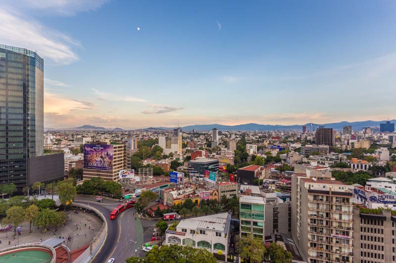 Ciudad de México. Vista panorámica del atardecer desde la Glorieta Insurgentes