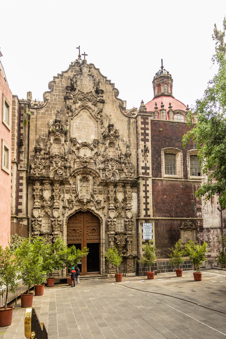 Ciudad de México, centro histórico: Portada del Templo de San Francisco, una de las obras maestras del barroco churrigueresco de la Ciudad de México