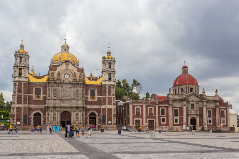Ciudad de México: Villa de Guadalupe. Antigua Basílica de Guadalupe, arquitectura barroca colonial