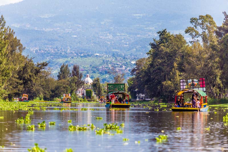 Ciudad de México, Xochimilco: canal principal, saliendo del embarcadero Cuemanco. Venecia de América, canales, chinampas, México prehispánico