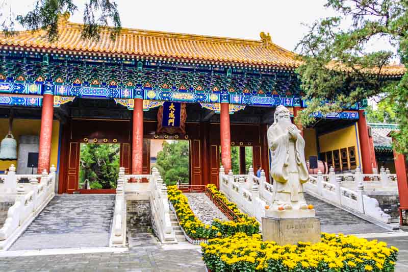 Temple of Confucius, Beijing, China. Entrance to the temple and statue of Confucius. Confucian temple, Imperial Chinese architecture