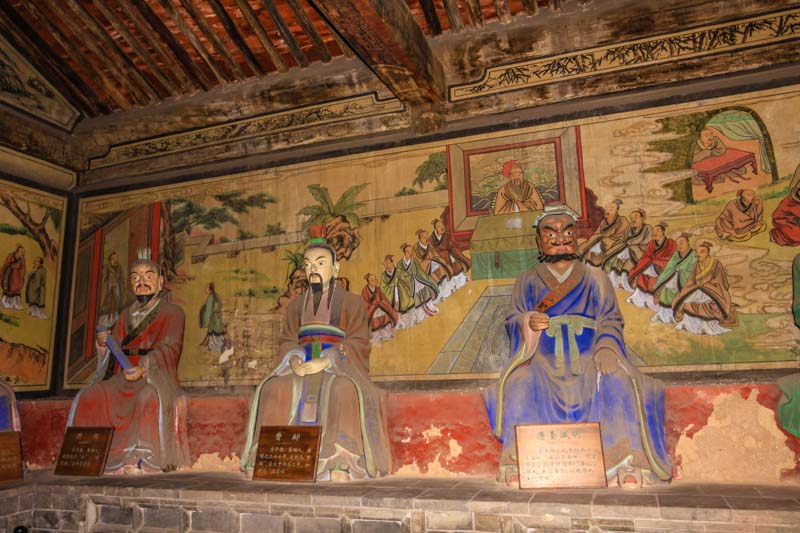 Wooden statues in the Confucian Temple in Pingyao (Shanxi Province, China)