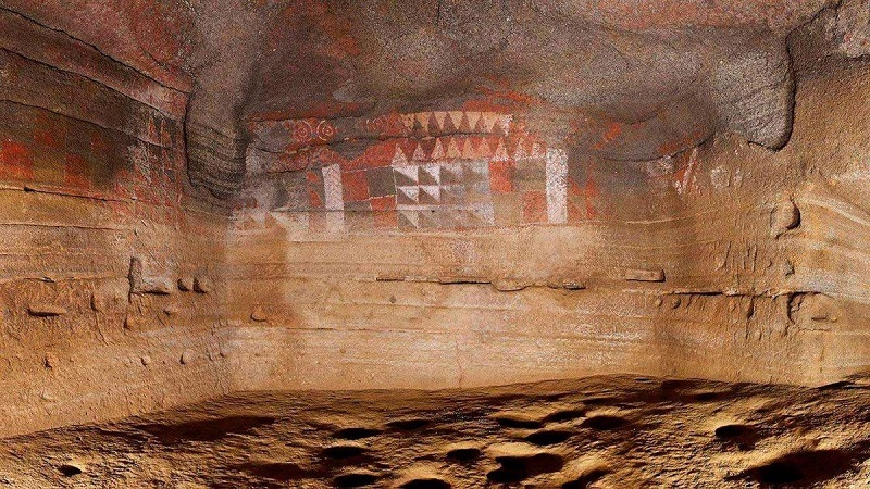 Cueva Pintada. Dibujos geométricos rojos, negros y blancos realizados por canarios pre-hispánicos de Gran Canaria