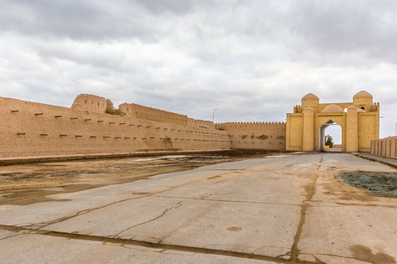 Khiva, Uzbekistán: muralla exterior, Dishon Qala, y puerta sur
