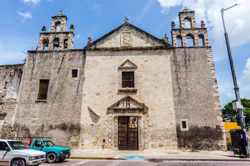 Mérida, Yucatán, México. Iglesia de La Mejorada en el Parque de La Mejorada. Iglesia barroca colonial del s. XVII, de fachada austera