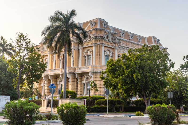 Mérida, Yucatán, México. Palacio Cantón Rosado, el palacio neoclásico más emblemático del Paseo de Montejo.