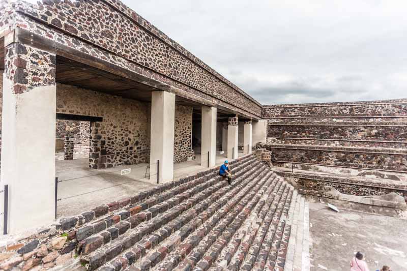 Zona Arqueológica de Teotihuacán, Estado de México: Escalinata del Palacio de Quetzalpapálotl. Arqueología mexicana