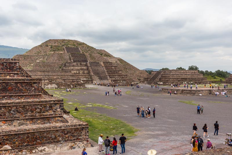 Zona Arqueológica de Teotihuacán, Estado de México: Pirámide de la Luna y su plaza. Arqueología mexicana