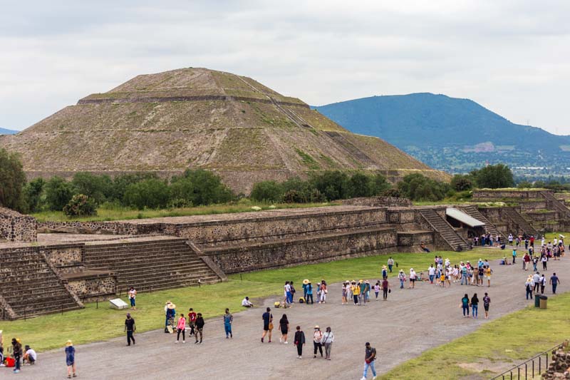 Zona Arqueológica de Teotihuacán, Estado de México: Pirámide del Sol y Calzada de los Muertos. Arqueología mexicana