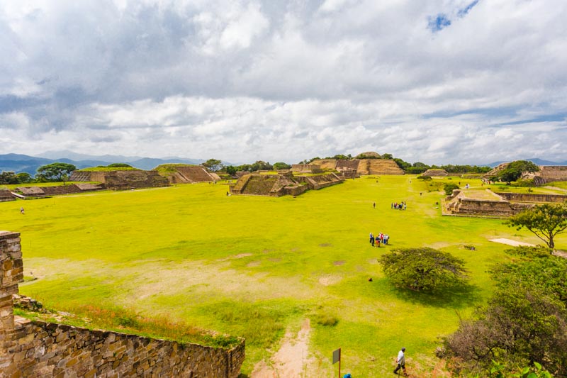 monte alban oaxaca mexico gran plaza pano - Monte Albán, visiting the oldest civilisation in Mexico - Drive me Foody
