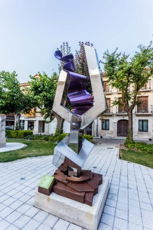 Peñafiel, Valladolid, España: Monumento al vino de la Ribera del Duero