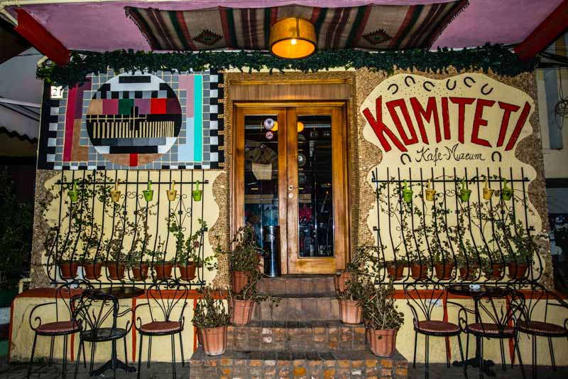 Tirana, Albania: Komiteti Kafé-Muzeum, iconic bar