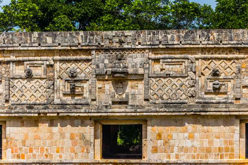 Zona Arqueológica de Uxmal, Yucatán, México. Cuadrángulo de las Monjas - Detalle del edificio oeste