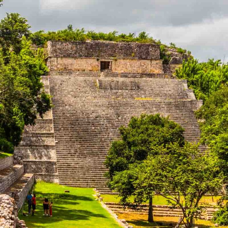 Zona Arqueológica de Uxmal, Yucatán, México. Gran Pirámide (Templo Mayor) - Fachada Norte