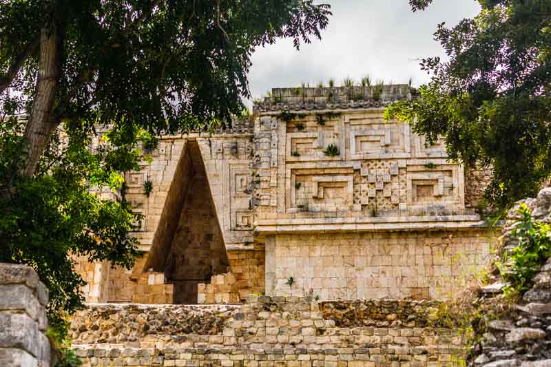 Zona Arqueológica de Uxmal, Yucatán, México. Detalle de la decoración del Palacio del Gobernador