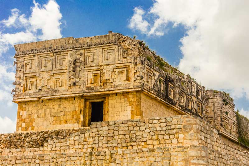 Zona Arqueológica de Uxmal, Yucatán, México. Palacio del Gobernador - lateral