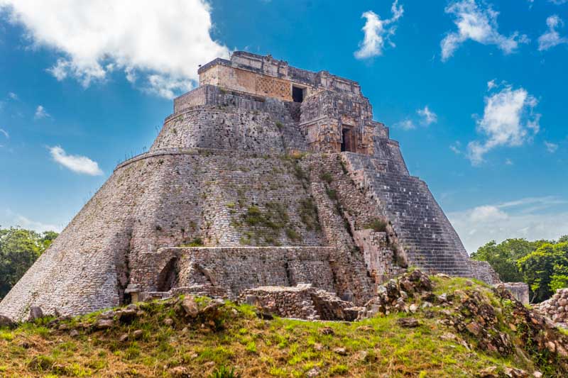Zona Arqueológica de Uxmal, Yucatán, México. Pirámide del Adivino, fachada Oeste