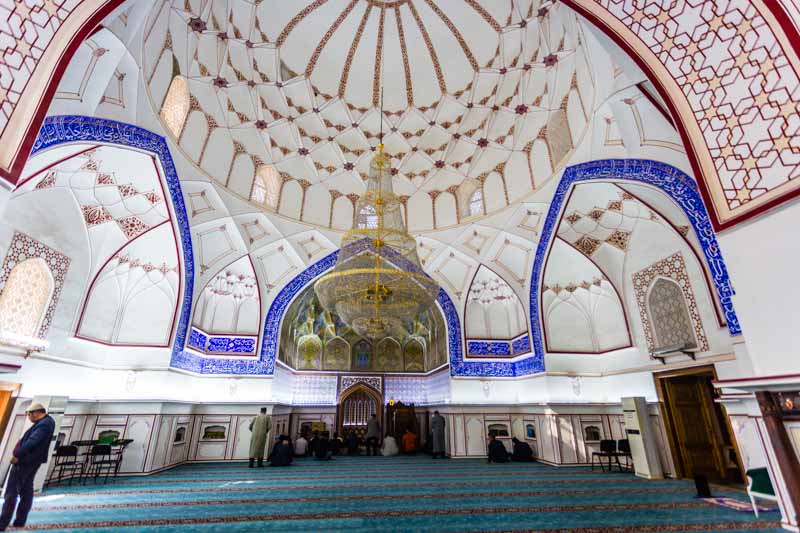 Bujará, Uzbekistán: Interior de la mezquita Bolo hauz