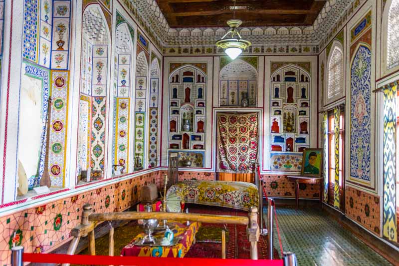 uzbekistan bukhara fayzulla khodjaev house interior room - Bujará: vive la ruta de la seda - Drive me Foody