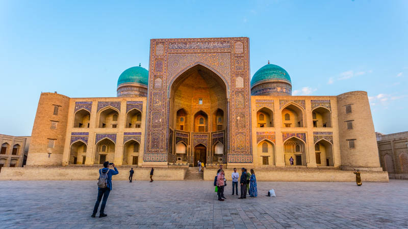 Bujará, Uzbekistán: Madrasa Mir-Arab al atardecer