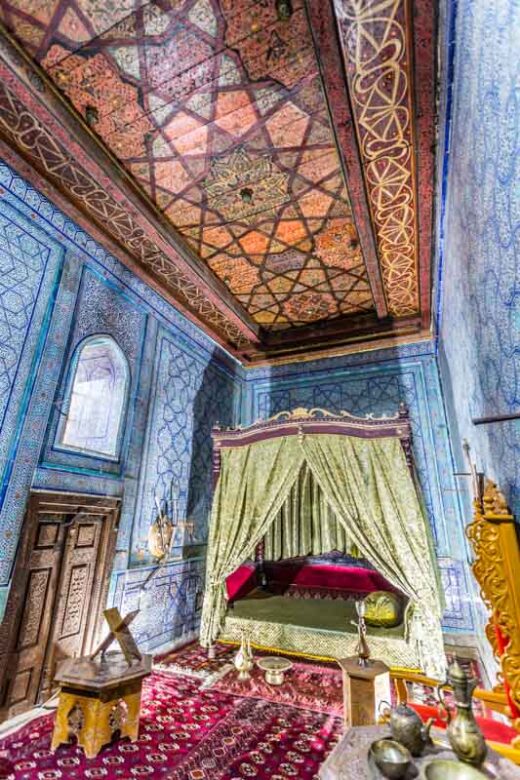 Khiva, Uzbekistán: Dormitorio del khan en el Palacio Toshhovli. Ruta de la Seda.