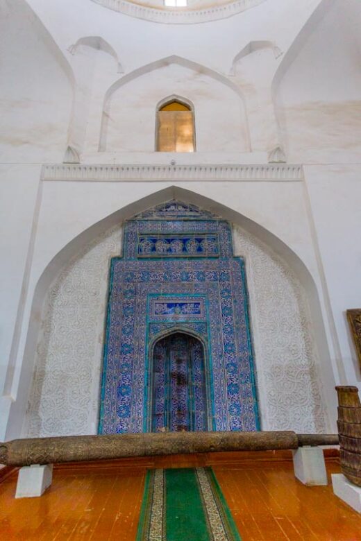 Khiva, Uzbekistán: Mihrab dentro de la mezquita de Islom Xoja.