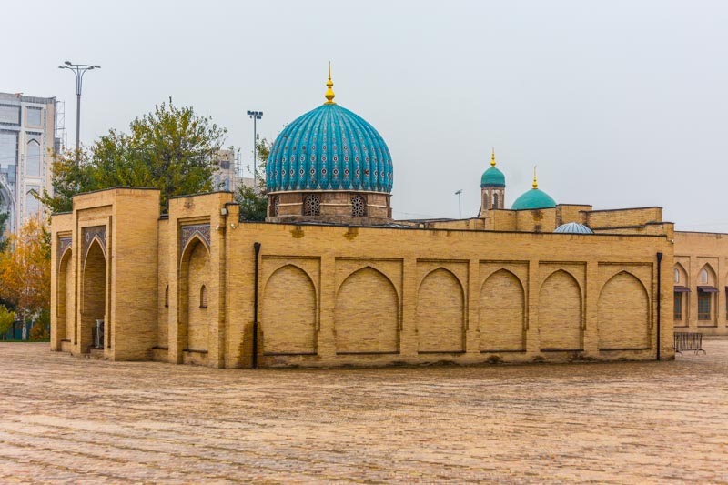 Ciudad Vieja de Tashkent, Uzbekistán: Madrasa Muyi Muborak en el Complejo Hazrati Imam (Khast-Imam). Conserva el Corán de Uthman, el más antiguo del mundo