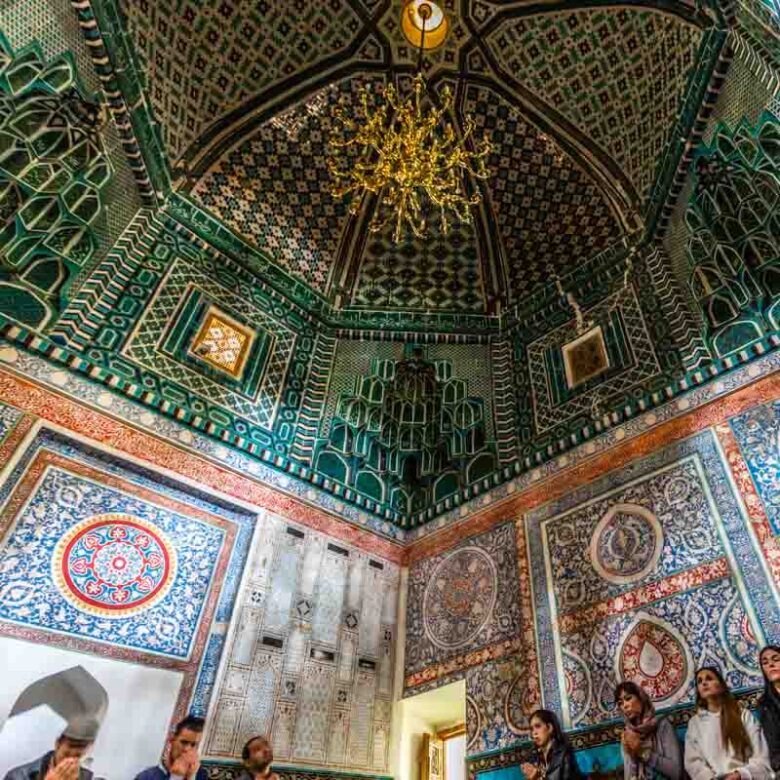 uzbekistan samarkand shah i zinda green tiles - Samarcanda, la gran ciudad de Tamerlán - Drive me Foody