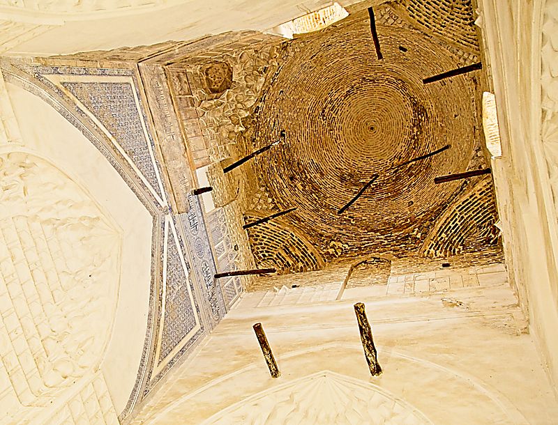 Centro histórico de Shahrisabz, Uzbekistán. Patrimonio Mundial UNESCO 885. Complejo Dor us-Siyodat: cúpula en el interior de un mausoleo.