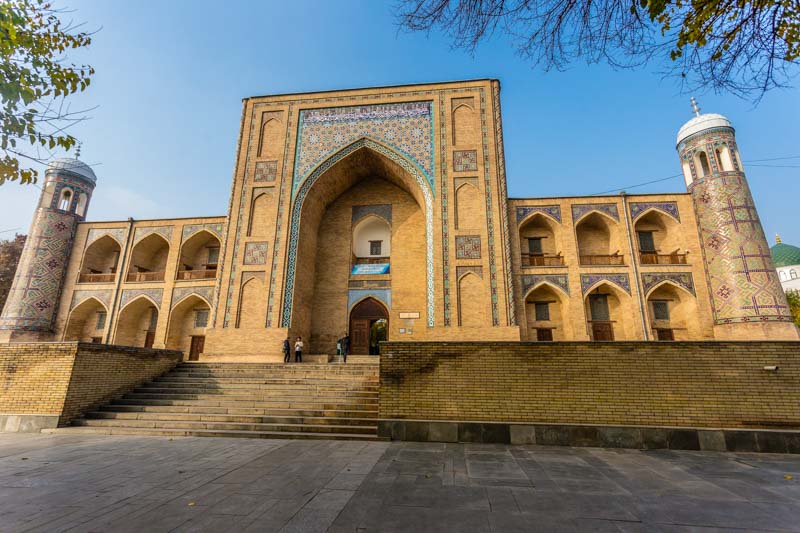 Ciudad Vieja de Tashkent, Uzbekistán: Madrasa Ko'kaldosh, en el antiguo Registan de Tashkent, construida en el s. XVI y en uso como madrasa