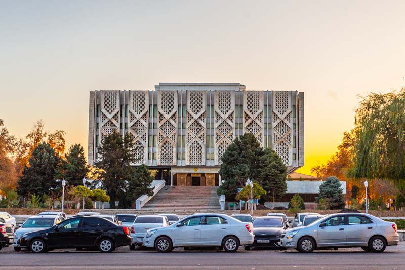 Arquitectura soviética de los años 70 en Tashkent, capital de Uzbekistán. Museo Nacional, originalmente Museo de Lenin