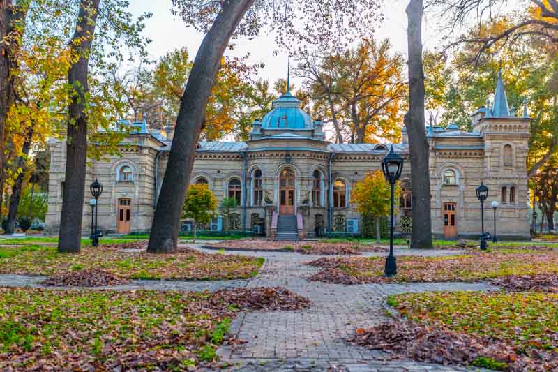 Ciudad Nueva de Tashkent, Uzbekistán: Palacio del Gran Duque Nikolai, arquitectura rusa de principios del s. XX