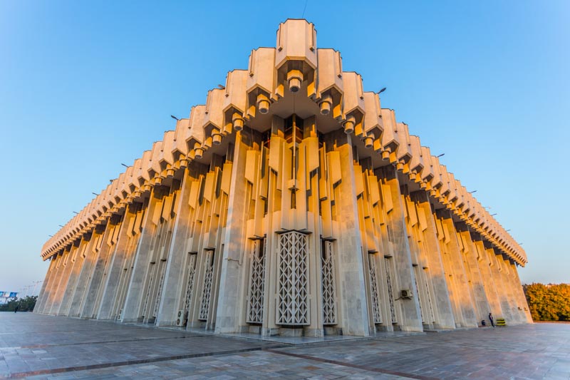 Tashkent, Uzbekistán: Palacio de la Amistad de los Pueblos (Xalqlar Do'stligi). Arquitectura soviética brutalista - orientalista de la década de 1980
